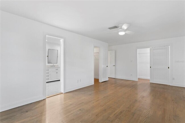 Building Photo - 4704 W Brookwood Dr