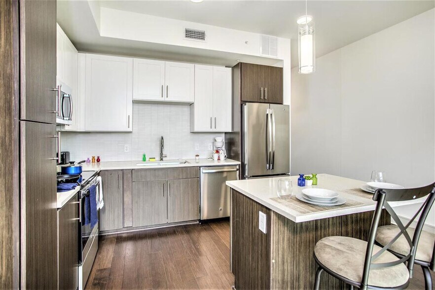 Building Photo - 6800 Main St