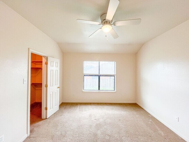 Building Photo - 1212 Nicholas Cir