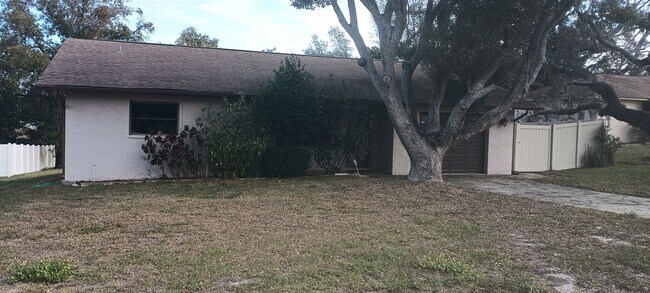 Building Photo - Beautiful 2 bedroom 2 bathroom house 1 car...