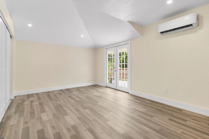 Building Photo - 710 S Pine St