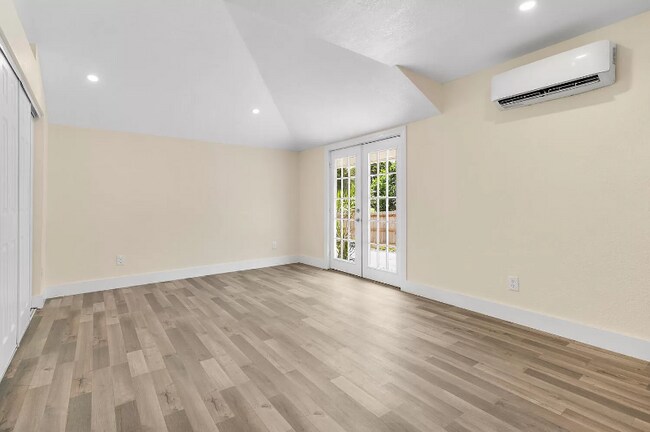 Building Photo - 710 S Pine St