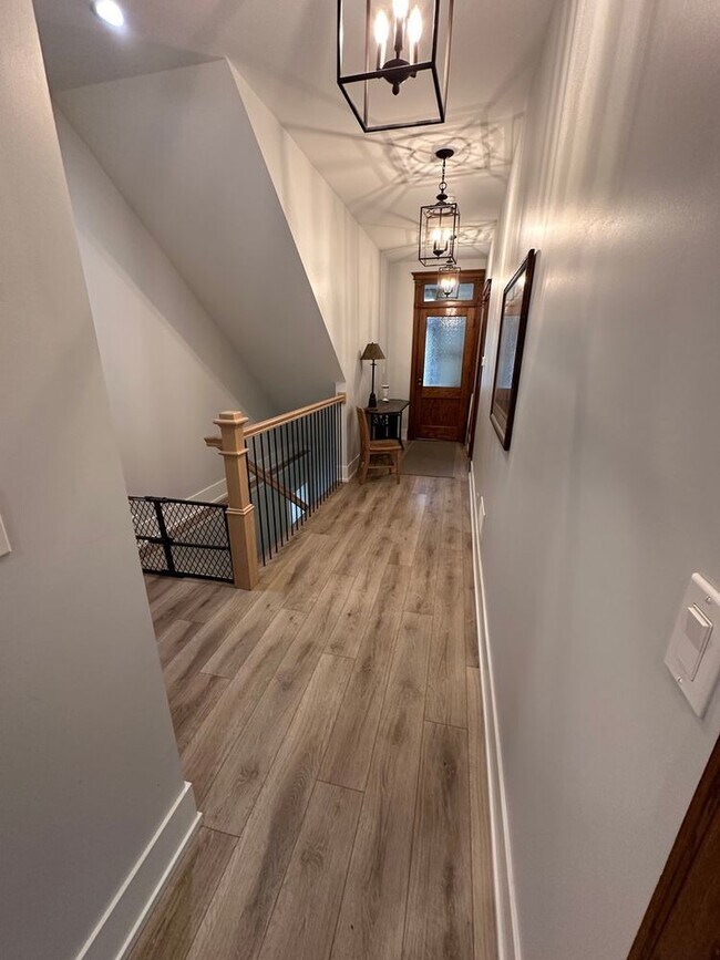 Building Photo - 1317 W Eddy St