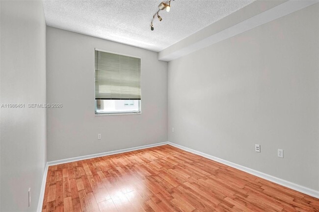 Building Photo - 17150 N Bay Rd