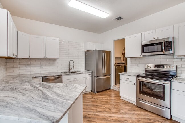 Building Photo - 3 Bedroom/2.5 Bathroom Hunters Chase Subdivision