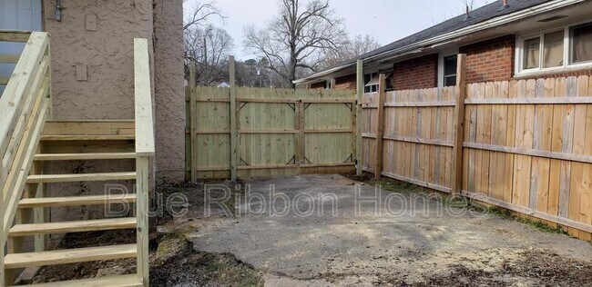 Building Photo - 2806 E 5th Ave