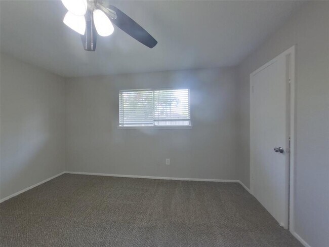 Building Photo - 9614 Crooked Wood Ln