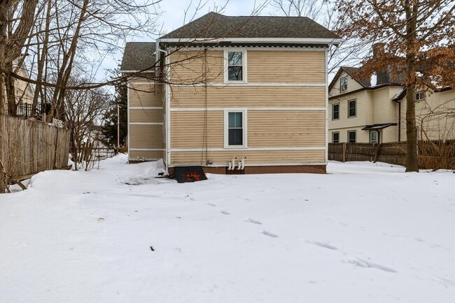 Building Photo - 105 Nonotuck St