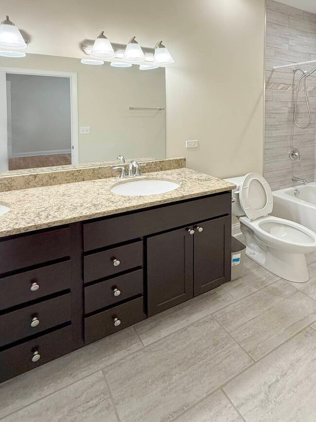 Building Photo - 2842 S Union Ave