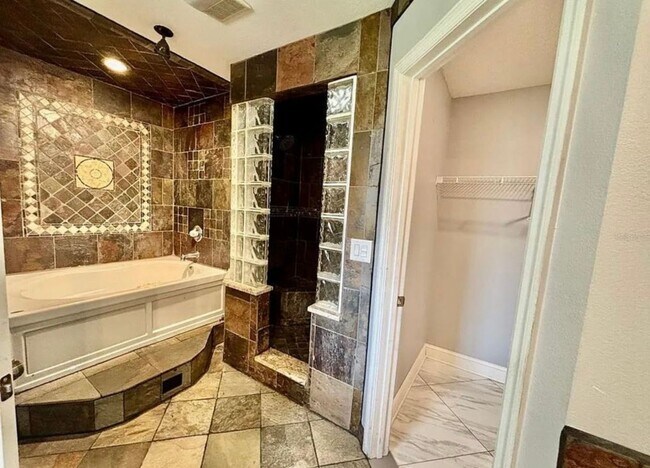 Building Photo - 4-Bedroom / 2-Bathroom Home in Palm Coast