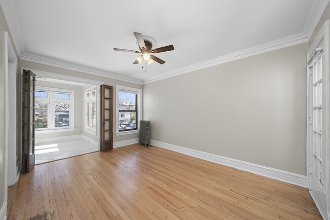 Building Photo - Massive (1255 SF)  2br/1ba in Oak Park's m...