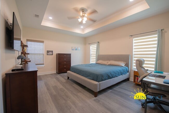 Building Photo - Stunning 3 Bedroom Home in Navarre near Highway 98!