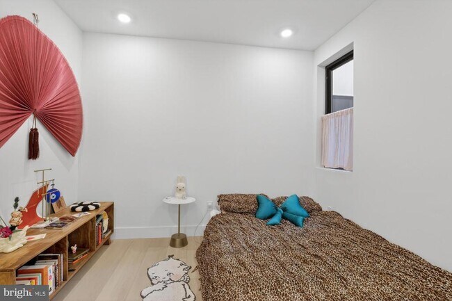 Building Photo - 2007 Cambridge St