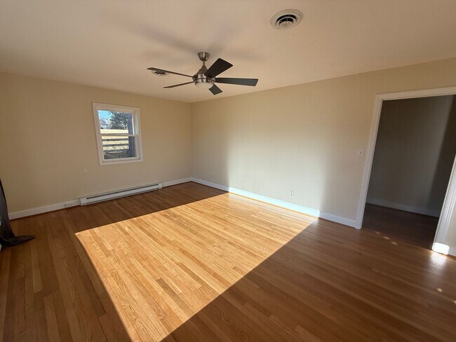 Building Photo - 300 Monticello Ln