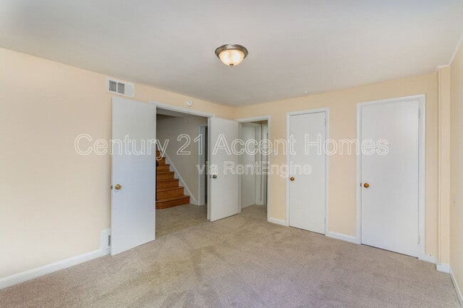 Building Photo - 5852 Lowell Ave