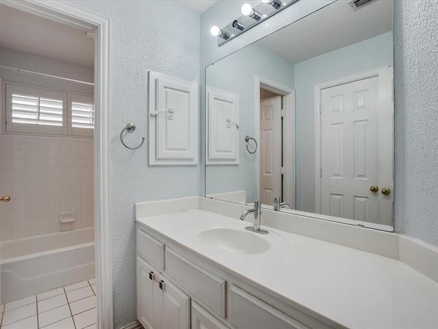 Building Photo - 1052 Village Pkwy