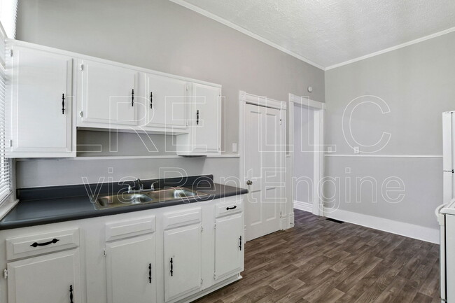 Building Photo - 3011 Rowan St