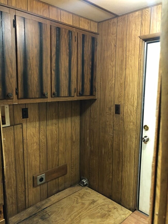 Building Photo - Trailer house; 3 bed, 2 bath