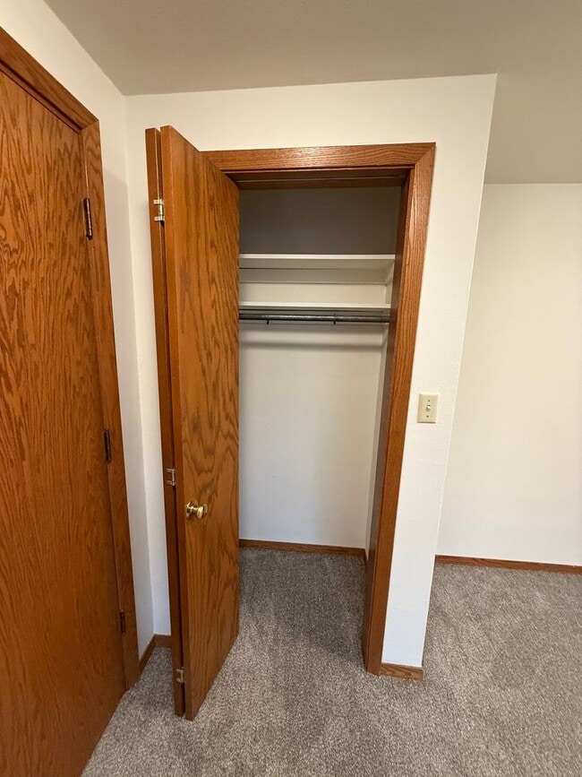 Building Photo - 100 W 17th St