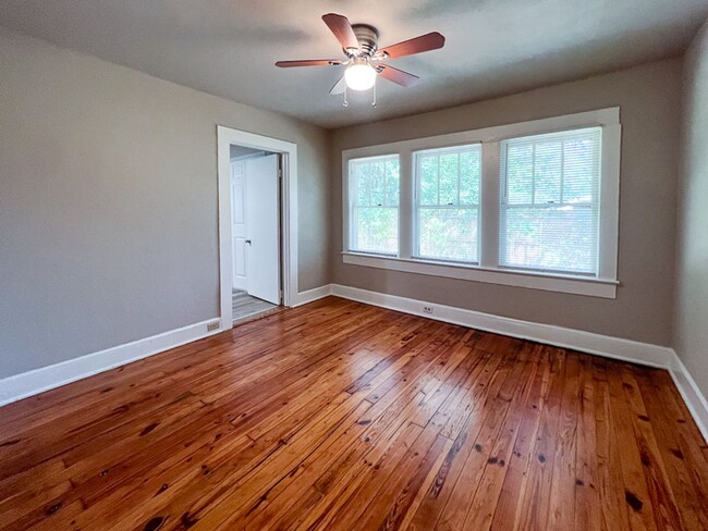 Building Photo - PET FRIENDLY Recently Updated 4-Bedroom, 3...