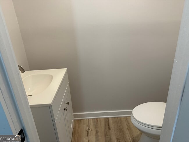 Building Photo - 20 Fairway Ln