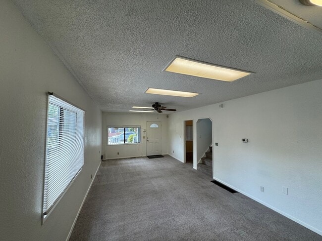 Building Photo - Cozy 4 bed 2 bath home in South Seattle