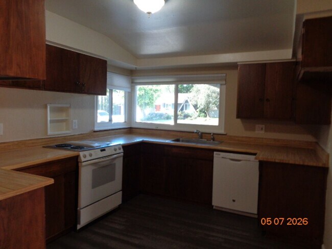 Building Photo - 449 Azalea Way