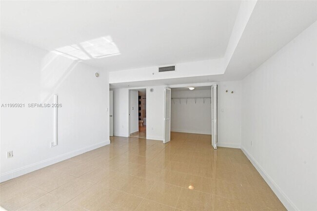 Building Photo - 1800 N Bayshore Dr