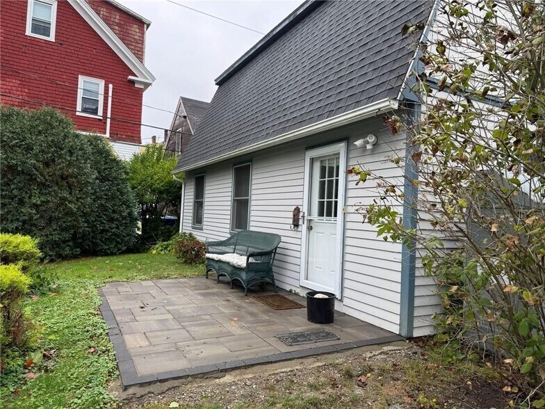 Building Photo - 31 Powel Ave