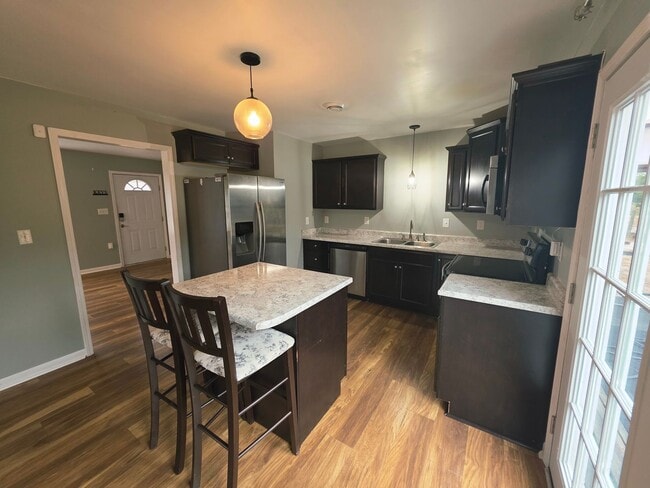 Building Photo - 3 Bedroom 1.5 BA Hubert