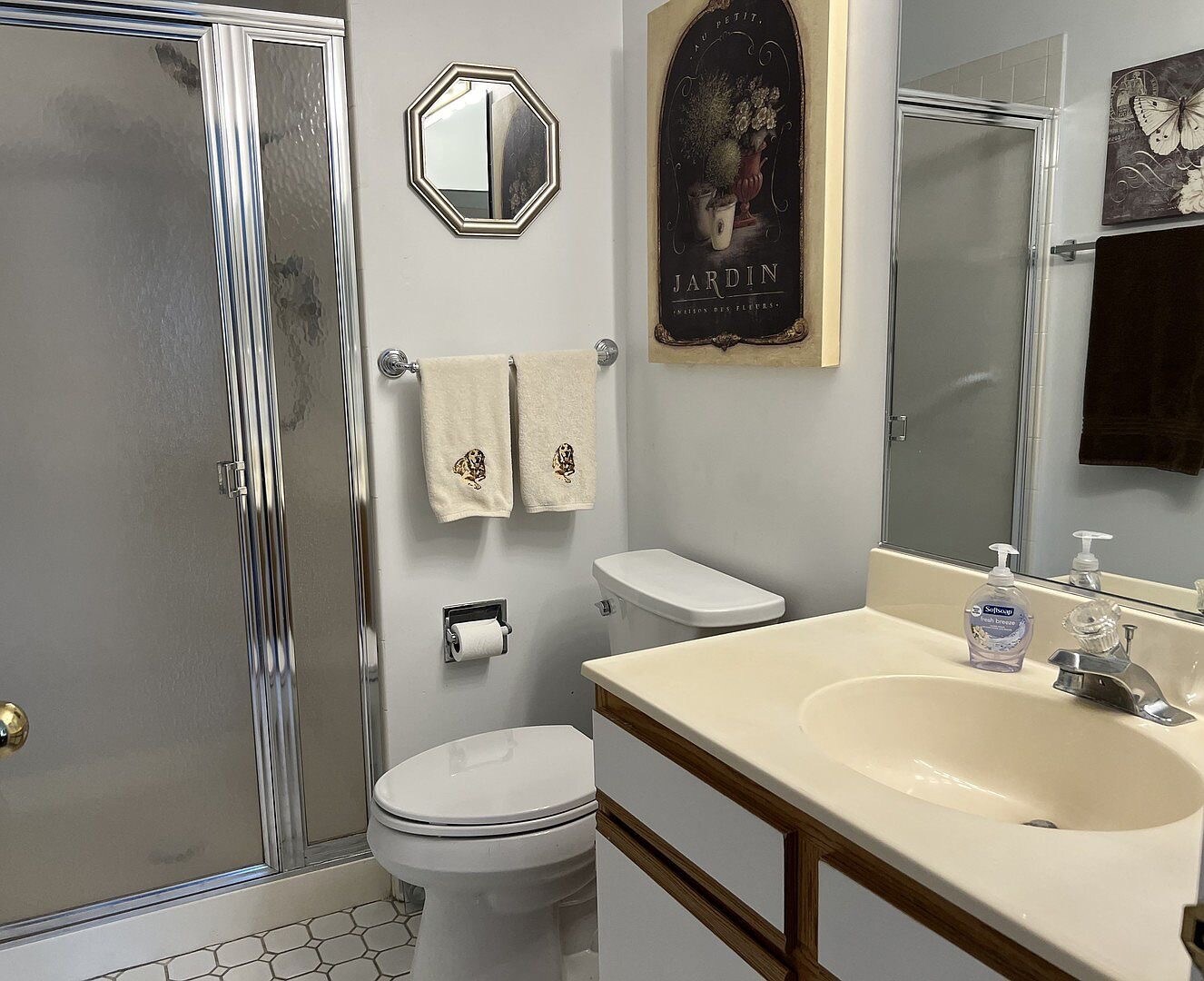 Building Photo - 219 Brett Cir