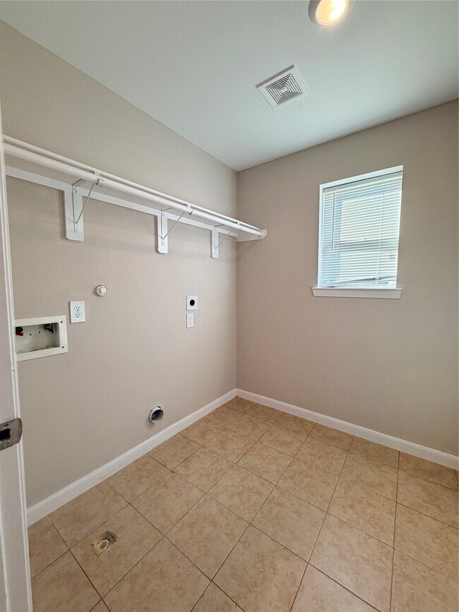 Building Photo - 12722 Yoshino Cherry St