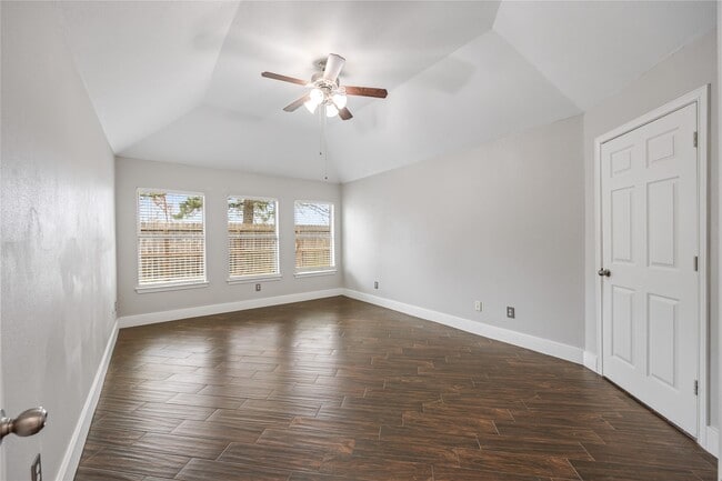 Building Photo - 26114 Lillian Springs