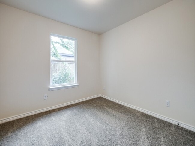 Building Photo - 4220 Hamilton Ave