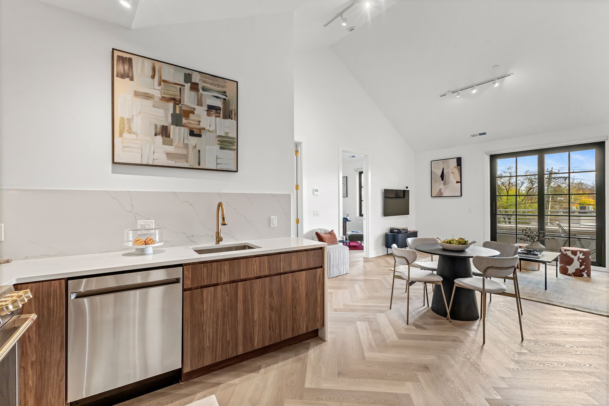 Building Photo - 100 E Putnam Ave