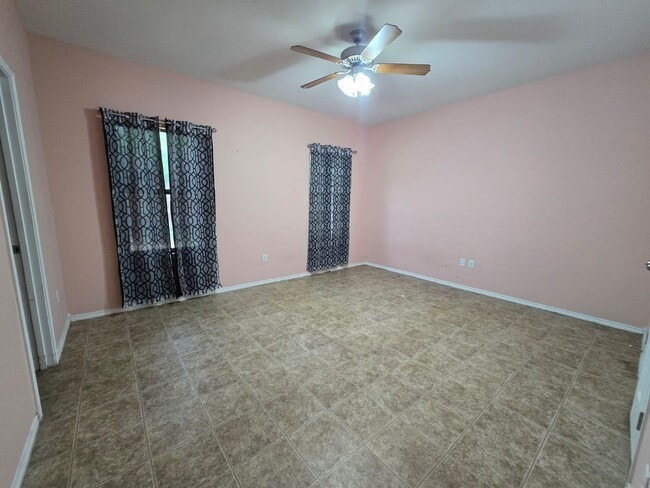 Building Photo - 5507 Marlin Dr