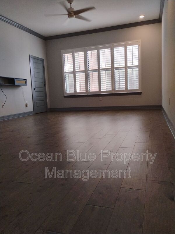 Building Photo - 3421 W Horatio St