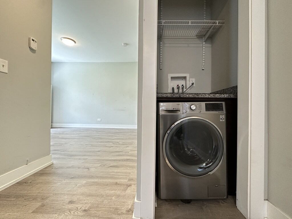 Building Photo - 722 W Brompton
