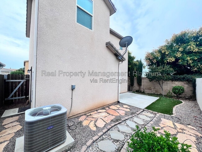 Building Photo - 1502 N Reunion Way
