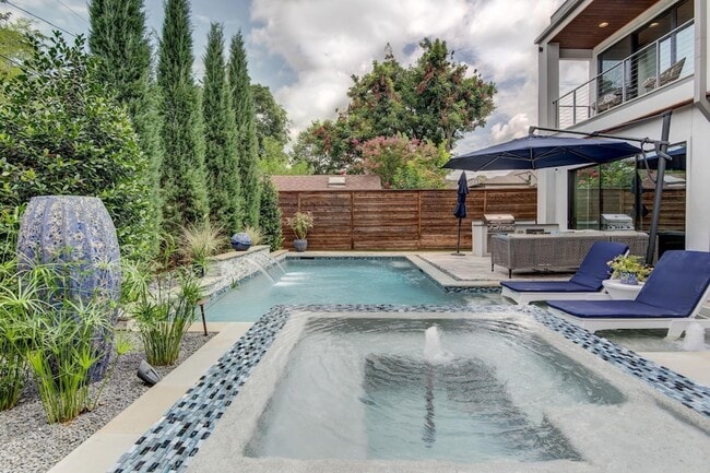 Building Photo - 5017 Milam St