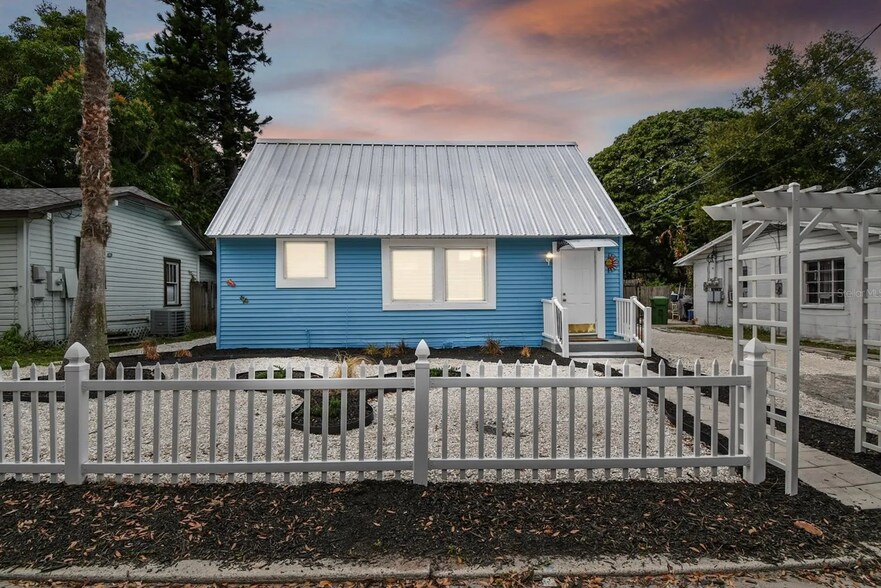 Building Photo - 1414 17th St W