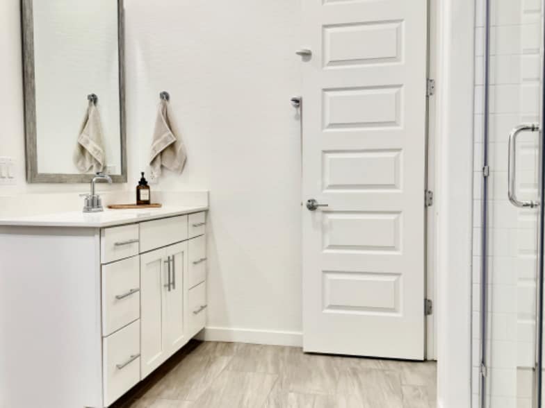 Building Photo - 9918 E Tahoe Ave