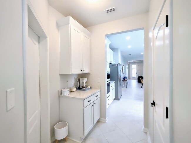 Building Photo - 253 Bella Dr