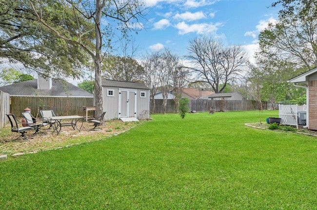 Building Photo - 2402 Blue Mist Ct