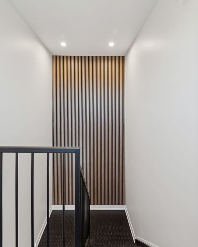 Building Photo - 4536 S Prairie Ave