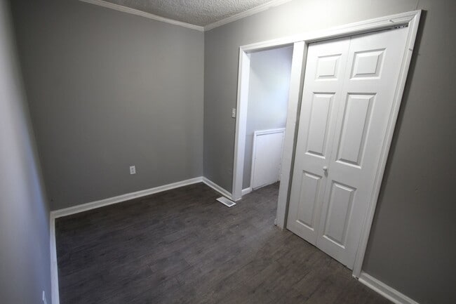 Building Photo - Rossville Home  2 bed 2 bath