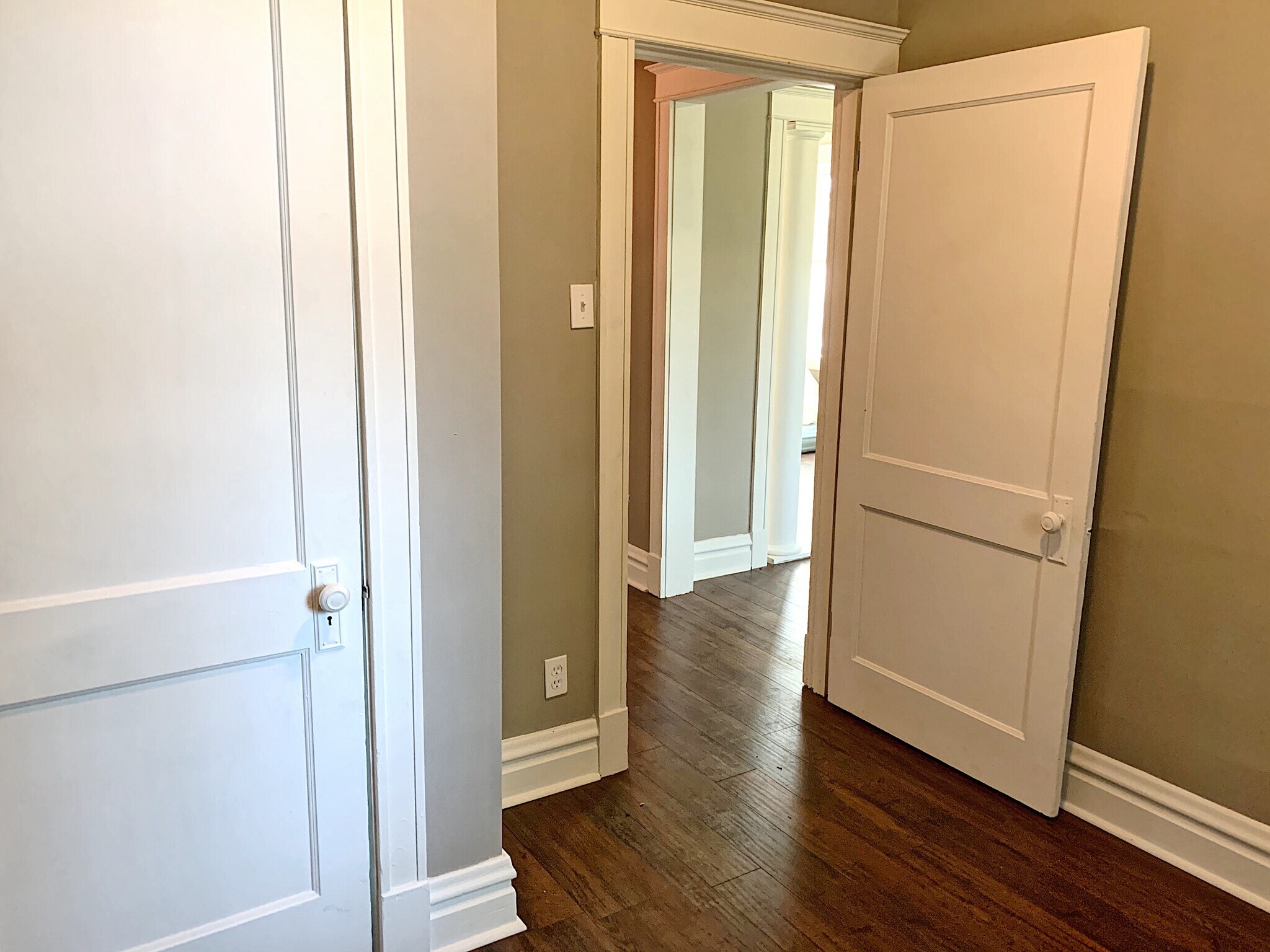 Spare room with attached balcony - 5201 Murdoch Ave