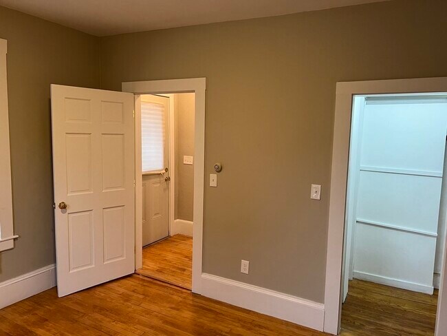 Building Photo - 48 Bartley St