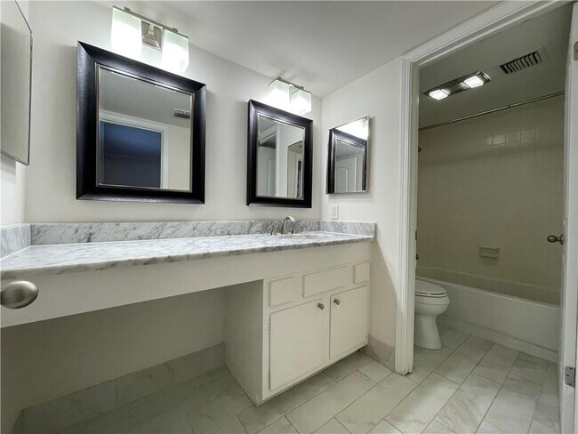 Building Photo - 138 Woodmere Square NW