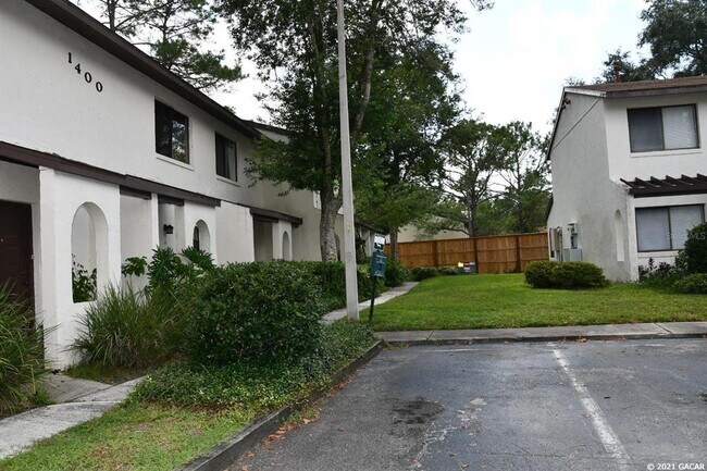 Building Photo - 2635 SW 35th Pl